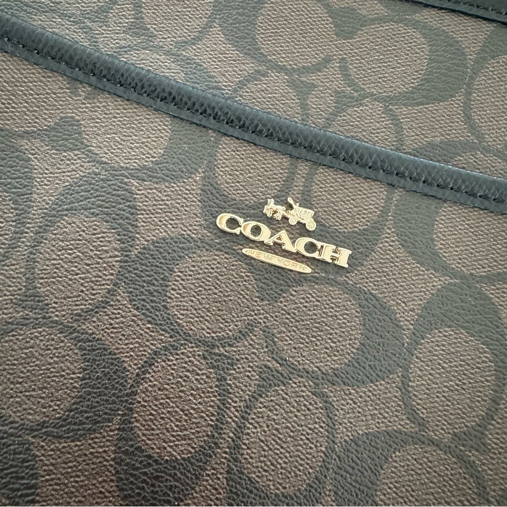Coach Signature Crossbody - Picture 3 of 10